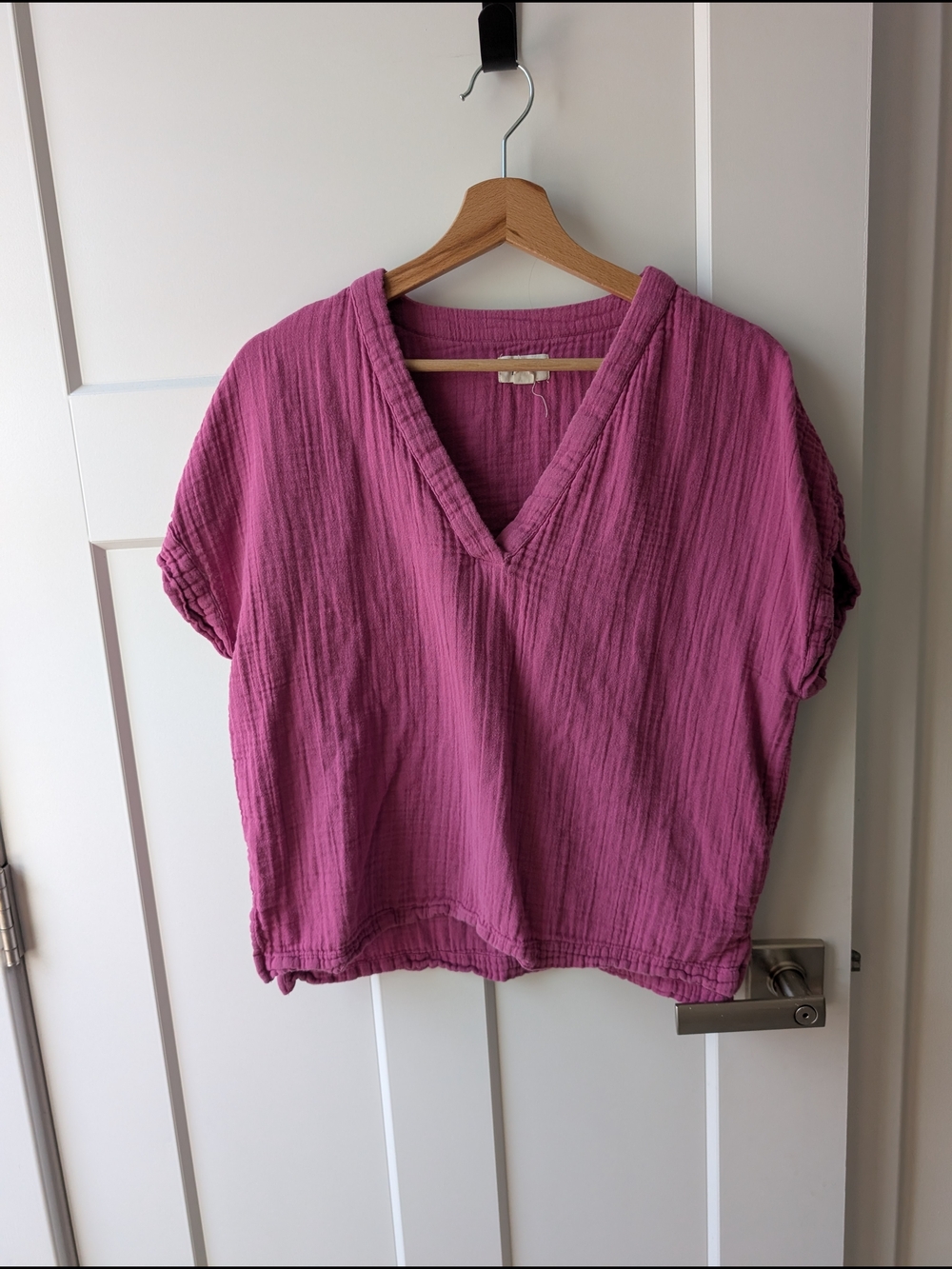 Pact Women’s Relaxed V-Neck Top in Fucia